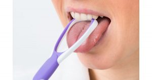 Limpador de língua - Por que investir neste produto? | CliqueFarma