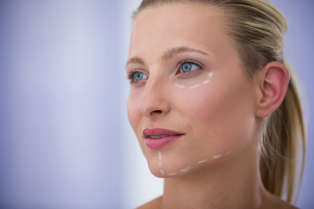 Botox no rosto tem diversos benefícios para evitar rugas, acne e linhas de expressão