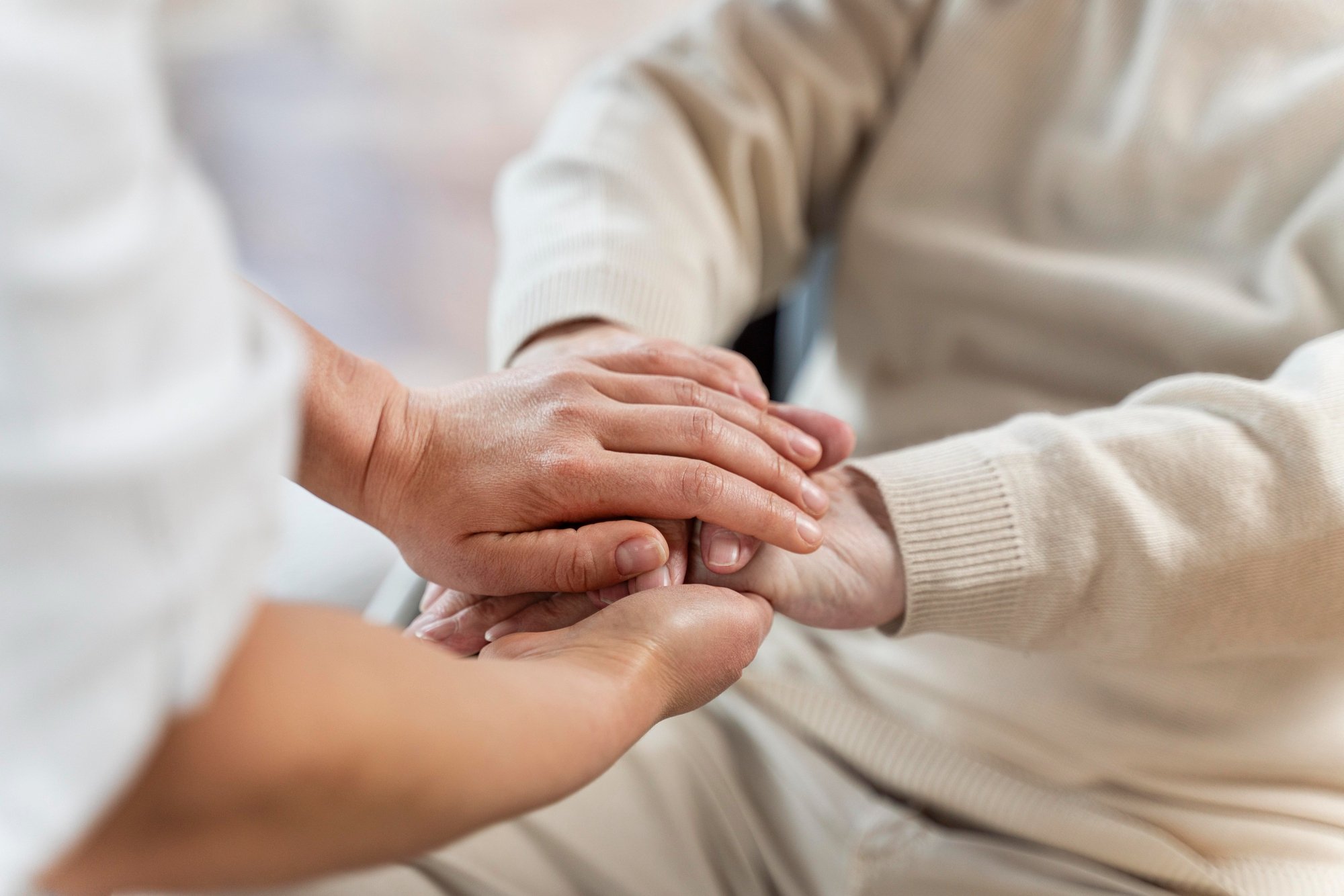 Cuidar de quem cuida: a saúde dos cuidadores de pacientes com ELA